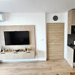 Luxury 2 Flat Free Parking, Pool And Wifi * ヴァルナ