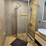 Luxury 2 Flat Free Parking, Pool And Wifi アパート ヴァルナ