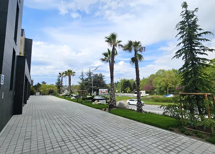 Luxury 2 Flat Free Parking, Pool And Wifi 公寓 瓦爾納