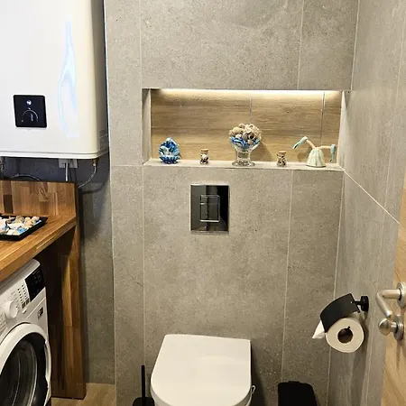 Luxury 2 Room Flat Free Parking And Wifi *