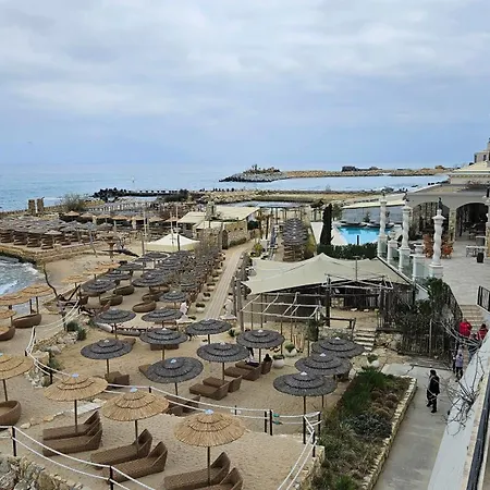 Luxury 2 Flat Free Parking, Pool And Wifi 바르나