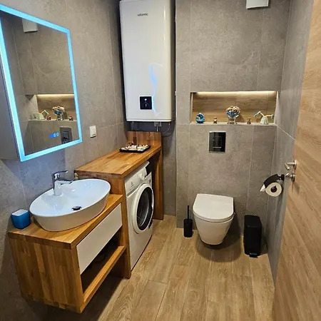 Luxury 2 Room Flat Free Parking And Wifi Apartment *