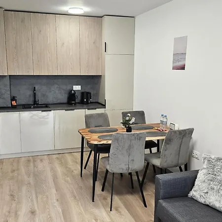 Luxury 2 Room Flat Free Parking And Wifi