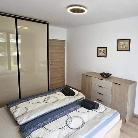 Luxury 2 Room Flat Free Parking And Wifi Apartment