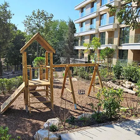 Luxury 2 Flat Free Parking, Pool And Wifi 바르나