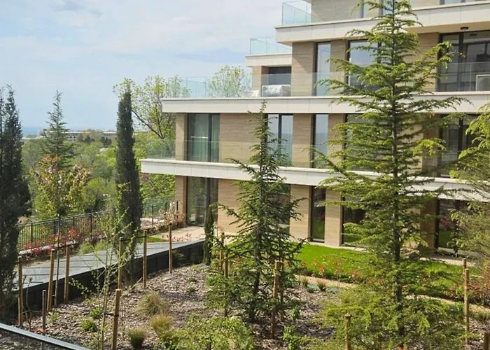 Luxury 2 Flat Free Parking, Pool And Wifi Apartment