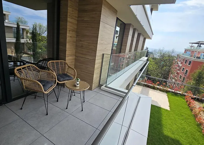 Luxury 2 Flat Free Parking, Pool And Wifi