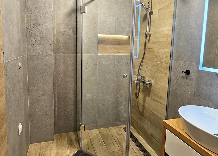 Luxury 2 Flat Free Parking, Pool And Wifi 아파트 바르나