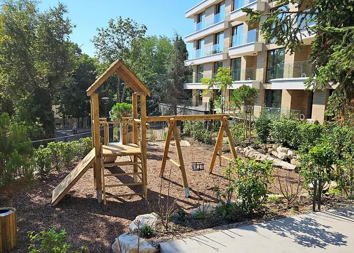 Luxury 2 Flat Free Parking, Pool And Wifi 바르나