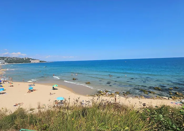 Luxury 2 Flat Free Parking, Pool And Wifi Apartment *